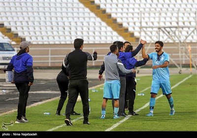 دیدار تیم های فوتبال شهر خودرو مشهد و پیکان تهران