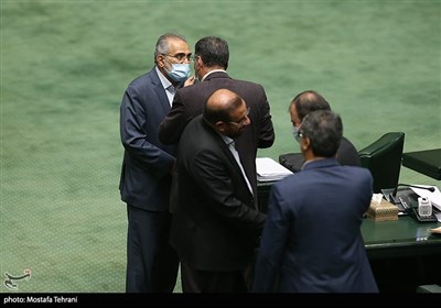 سيد محمد حسينی در صحن علنی مجلس شورای اسلامی، یکشنبه 25 اردیبهشت