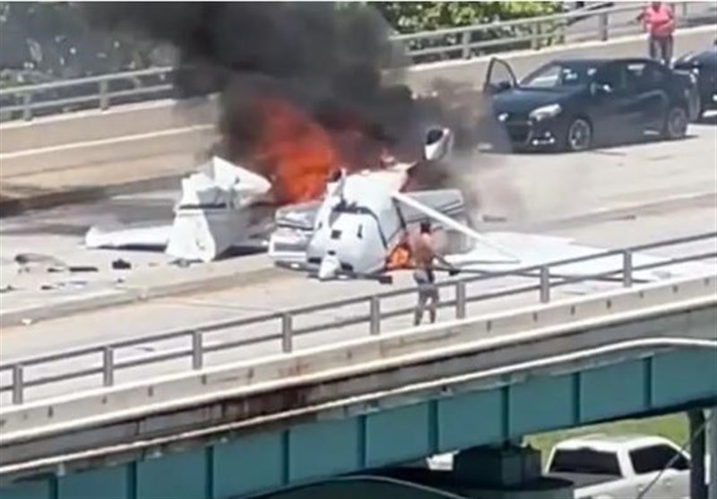 برخورد هواپیما با پل در میامی آمریکا یک کشته و ۵ زخمی به جای گذاشت