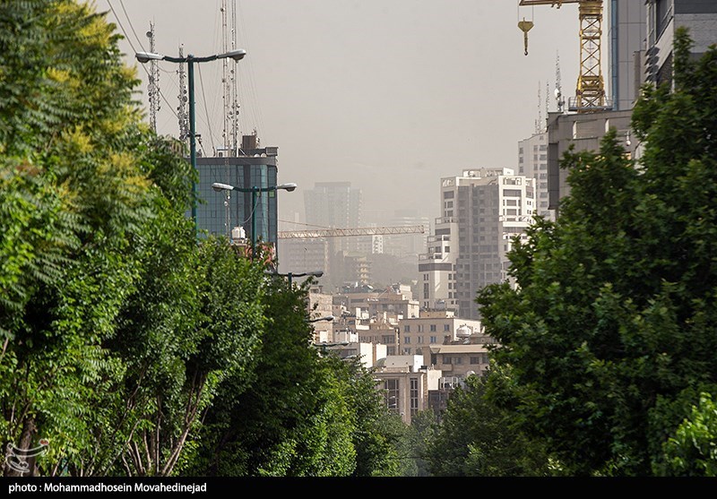 وضعیت هوای تهران 1402/04/05؛ تداوم تنفس هوای &quot;ناسالم برای گروه‌های حساس&quot;