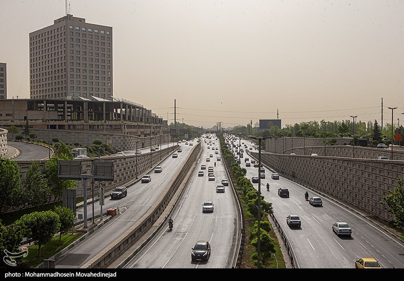 وضعیت هوای تهران 1402/09/19؛ تدوام هوای ناسالم برای گروه‌های حساس