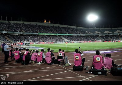 دیدار تیم‌های فوتبال استقلال و آلومینیوم اراک
