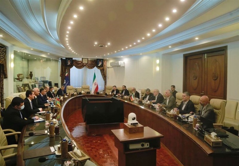 Azerbaycan Başbakan Yardımcısı Tahran’da İkili Temaslarda Bulundu