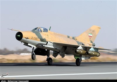 سقوط یک فروند هواپیمای آموزشی F7 در منطقه انارک اصفهان/ جنگنده دچار نقص فنی شده بود/ شهادت 2 خلبان جنگنده