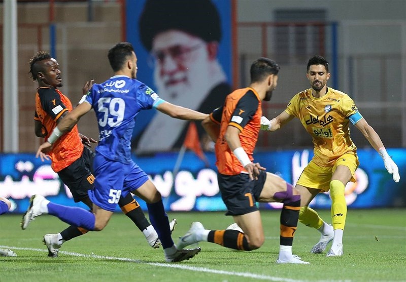 لیگ برتر فوتبال| تساوی مس و استقلال در نیمه نخست