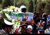 مراسم تشییع خلبان شهید قاسم زمانی در گلستان شهدای اصفهان به روایت تصویر