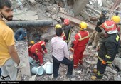 امدادی‌رسانی آتش‌نشانان اصفهانی در آبادان/ محل حادثه ‌وضعیت و شرایط ‌بحرانی دارد
