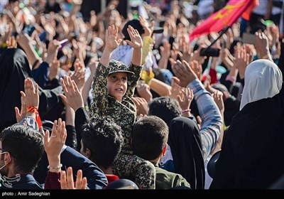 سرود سلام فرمانده در میدان شهرداری شیراز