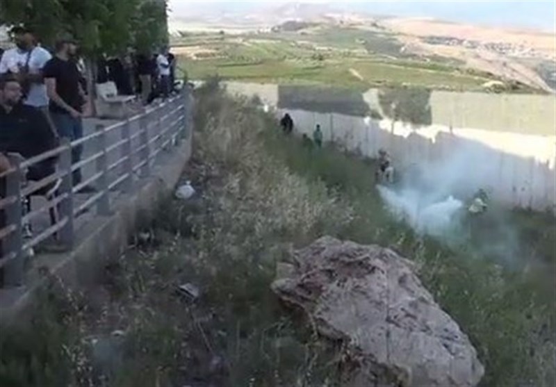 شلیک گاز اشک‌آور به لبنانی‌ها از سوی اشغالگران صهیونیست