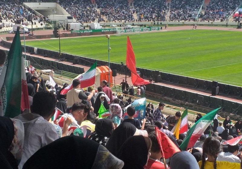 گزارشی از اجتماع بزرگ سلام‌ فرمانده در ورزشگاه آزادی/ آری ما به خرداد پر از حادثه عادت داریم