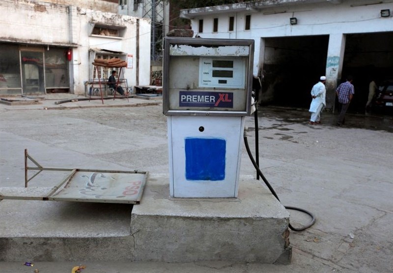 قیمت سوخت در پاکستان 20 درصد افزایش یافت/ هر لیتر بنزین 28 هزار تومان