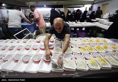 پخت و توزیع 3000 غذای نذری در همدان
