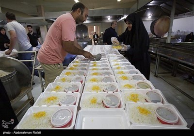 پخت و توزیع 3000 غذای نذری در همدان