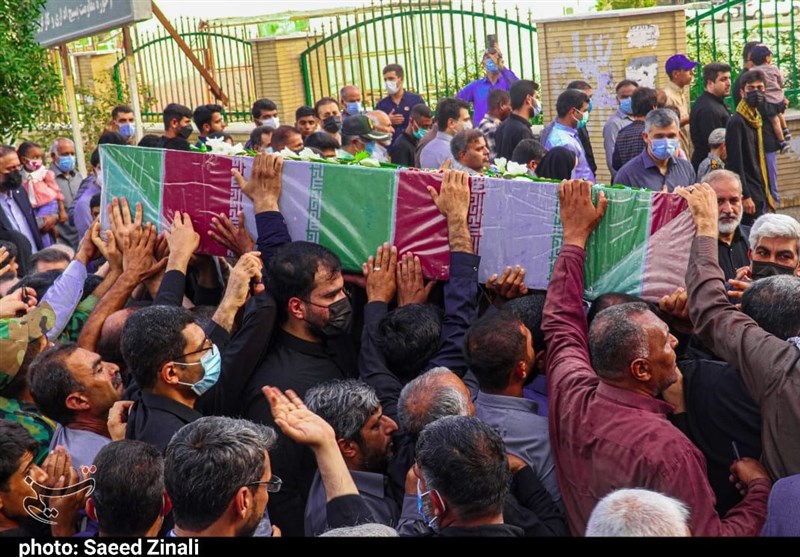 تشییع و تدفین پیکر مطهر شهید گمنام در بندرعباس از دریچه دوربین