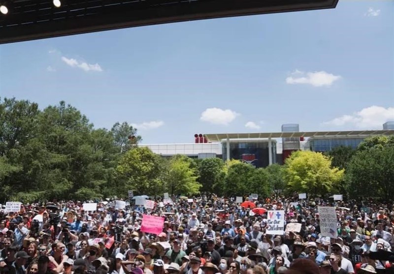 تظاهرات در تگزاس در اعتراض به آزادی حمل سلاح در آمریکا