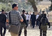 Israeli Fanatics Hold Provocative Flag March inside Al-Aqsa Mosque Compound (+Video)