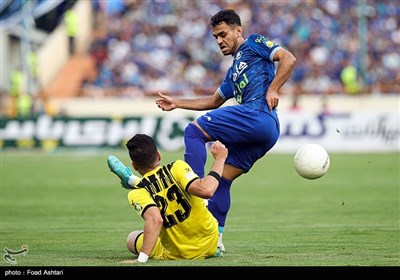 دیدار تیم های فوتبال استقلال و نفت مسجدسلیمان