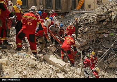 ادامه آواربرداری ساختمان متروپل - آبادان 