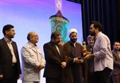 جایزه سوگواره بین‌المللی ملت امام حسین(ع) به هنرمندان قمی رسید
