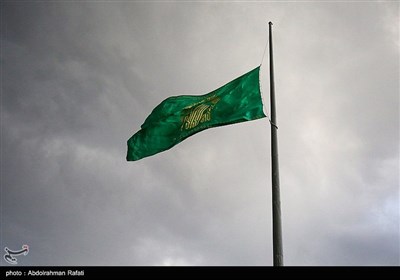 مراسم اهتزاز پرچم بزرگ امام رضا(ع) بر فراز شهر همدان
