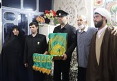 دیدار خدام رضوی با پهلوانی که افراد بسیاری را از زیر آوار بمباران رژیم بعث نجات داد + فیلم