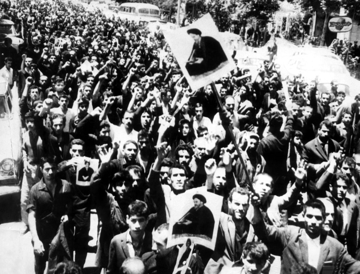 بازخوانی قیام مردم در حمایت از امام در 15 خرداد 42/ کُشتار مردم تهران، قم و ورامین 2
