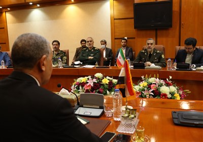  وزیر دفاع:‌ محصولات نظامی ایران می‌تواند در تأمین امنیت عراق مؤثر باشد 