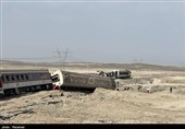 سپاه و بسیج با تمام توان در محل حادثه خروج قطار مشهد ـ یزد از ریل پای کار است