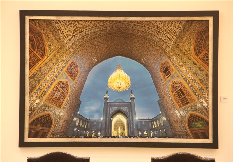 نمایشگاه عکس مهر ثامن و ادای احترام به پرچم بارگاه امام رضا