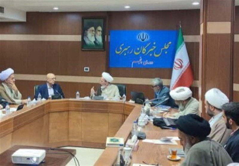 جلسه کمیسیون سیاسی اجتماعی و فرهنگی مجلس خبرگان با حضور وزیر علوم در قم برگزار شد