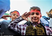 تجمع مردمی برای هم‌خوانی سرود «سلام فرمانده» در ارومیه + فیلم
