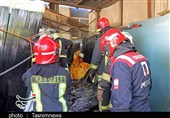 عملیات نفس‌گیر ‌آتش‌نشانی برای نجات فرد گرفتار در لابه‌لای جام‌های شیشه ‌+عکس