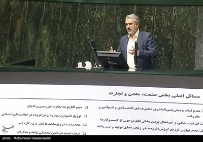 سید رضا فاطمی امین وزیر صنعت، معدن و تجارت در صحن علنی مجلس شورای اسلامی