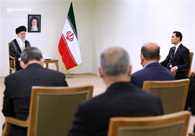  امام خامنه‌ای: سیاست دولت جمهوری اسلامی ایران گسترش روابط با کشورهای همسایه است 