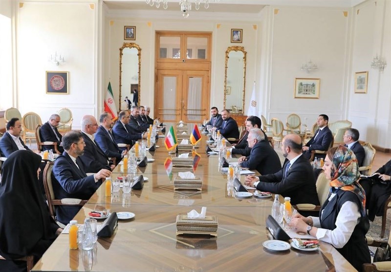 Iran Prepared to Promote Trade with Armenia: FM