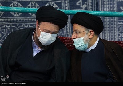 سید ابراهیم رئیسی رئیس‌جمهور و سید حسن خمینی در مراسم اجتماع مردمی هسته‌های جهاد و پیشرفت