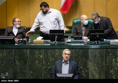  بهرام عین‌اللهی وزیر بهداشت در صحن علنی مجلس شورای اسلامی