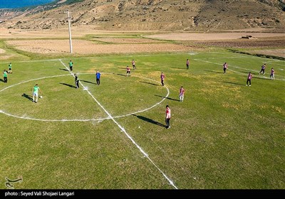 چمن همیشه سبز گَت چمن بیش از نیم قرن میزبان برگزاری بازیهای بومی محلی علی الخصوص مسابقات فوتبال بین شهرها و مناطق منطقه بوده که مردم از این زمین بصورت عمومی استفاده میکردند.