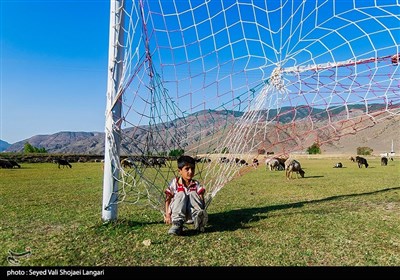 چمن همیشه سبز گَت چمن بیش از نیم قرن میزبان برگزاری بازیهای بومی محلی علی الخصوص مسابقات فوتبال بین شهرها و مناطق منطقه بوده که مردم از این زمین بصورت عمومی استفاده میکردند.