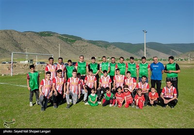 چمن همیشه سبز گَت چمن بیش از نیم قرن میزبان برگزاری بازیهای بومی محلی علی الخصوص مسابقات فوتبال بین شهرها و مناطق منطقه بوده که مردم از این زمین بصورت عمومی استفاده میکردند.