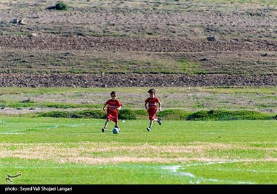 چمن همیشه سبز گَت چمن بیش از نیم قرن میزبان برگزاری بازیهای بومی محلی علی الخصوص مسابقات فوتبال بین شهرها و مناطق منطقه بوده که مردم از این زمین بصورت عمومی استفاده میکردند.