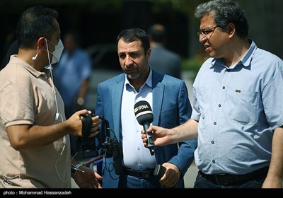 علی صالح آبادی رئیس کل بانک مرکزی در حاشیه جلسه هیئت دولت