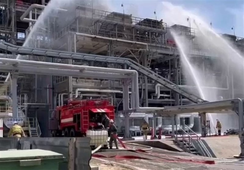 Fire Break Out at Russian Oil Refinery after Alleged Ukrainian Drone Attack (+Video)