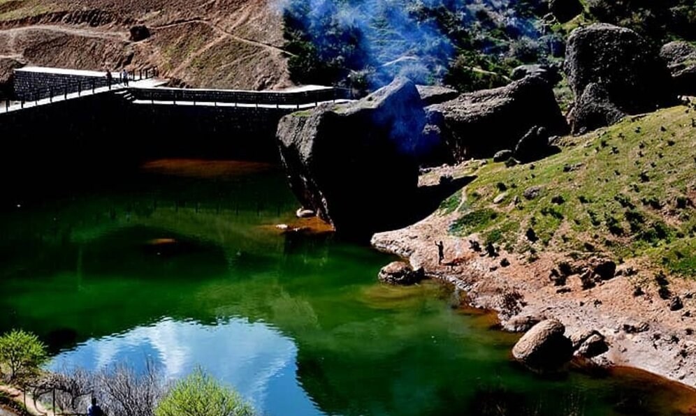 زمین‌خواران اراضی اطراف آبشار طلایی خرم‌آباد را تصرف کردند