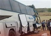 تصادف اتوبوس با تریلر در محوربروجرد ـ اراک/ 14 نفر مصدوم شدند‌