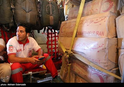 ورود اولین کاروان کمک های هلال احمر ایران به افغانستان