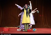جشنواره بین‌المللی تئاتر کودک ـ همدان| تئاتر «کاشف گیج» بخشی از تاریخ را برای کودکان روایت می‌کند