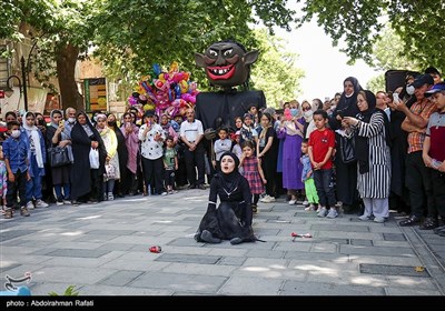 نمایشهای خیابانی بیست و هفتمین جشنواره بین المللی تئاتر کودک و نوجوان همدان