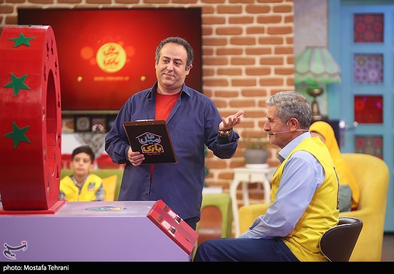 ابراهیم شفیعی مجری مستند مسابقه فامیل بازی