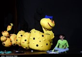 جشنواره بین‌المللی تئاتر کودک ـ همدان|فاطمه ابرار‌پایدار: نمایش «نون زنجبیلی» فداکاری و ایثار را به کودکان می‌آموزد